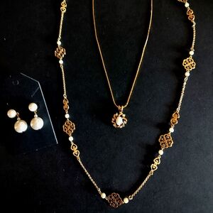 2 GOLD PLATED AND IMMATATION PEARL NECKLACES & 1 PAIR IMMATATION PEARL E…
